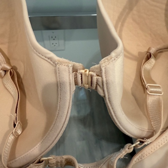 Wacoal Nude Front Clip Racerback Beige Bra (38D) Style 65942 - Picture 7 of 7